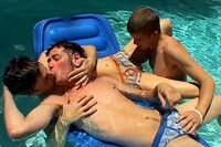 Twinksundie gay porn